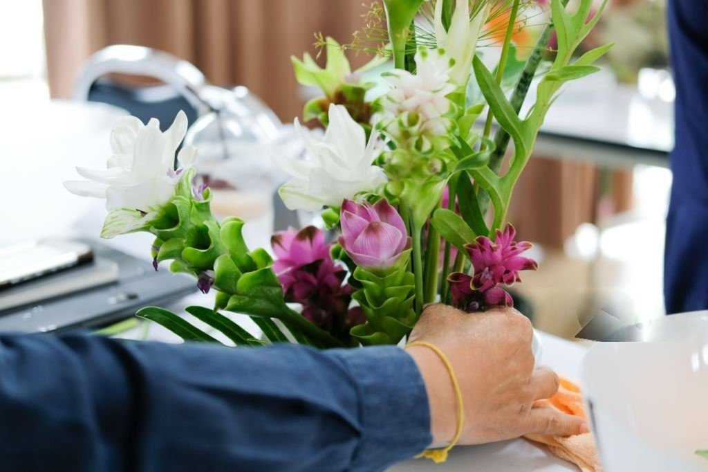 Why Corporate Flower Arrangements Are Essential for a Professional Office Environment